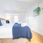 Hébergement de vacances 3 Bedroom House Near Beach By Travel Lets Holiday Rentals Donegal With Private Garden