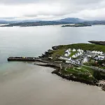 3 Bedroom House Near Beach By Travel Lets Holiday Rentals Donegal With Private Garden Hébergement de vacances *
