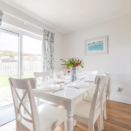 3 Bedroom House Near By Travel Lets Donegal With Private Garden *