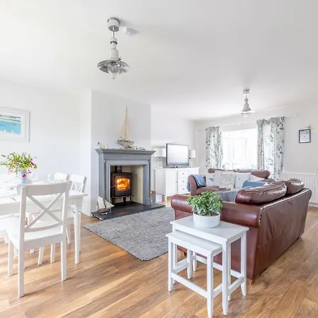 3 Bedroom House Near By Travel Lets Donegal With Private Garden Downings