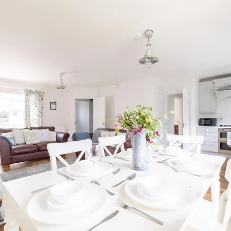 3 Bedroom House Near By Travel Lets Donegal With Private Garden