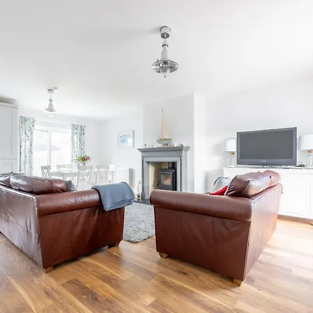 3 Bedroom House Near By Travel Lets Donegal With Private Garden